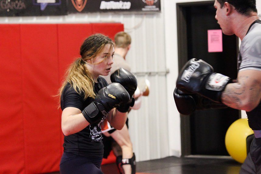 Fans mourn as pretty 21-year-old MMA star Shalie Lipp dies just days ...