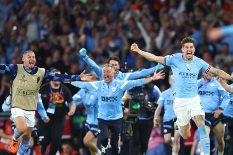 Man City players and coaching staffs celebrates after the final whistle