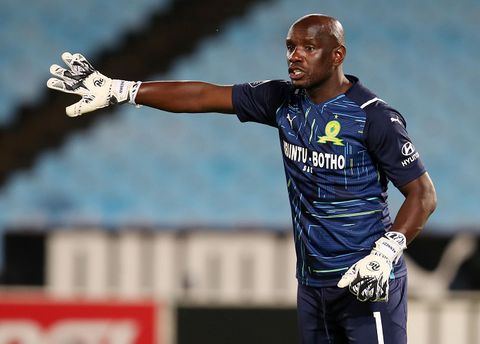 Onyango salutes Zambia's Kennedy Mweene for the decade of healthly competition at Sundowns