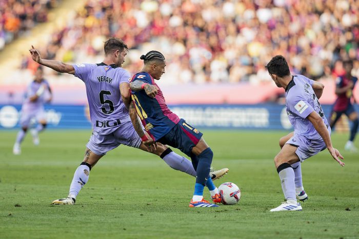 Yeray Alvarez playing against Barcelona's Raphinha | Imago