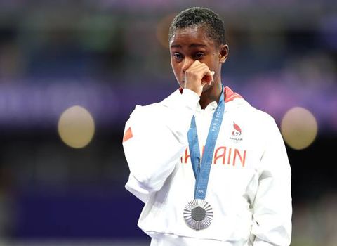Salwa Eid Naser in tears after winning the 400m silver medal for Bahrain | Imago