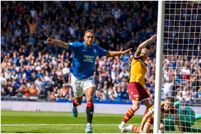 Cyriel Dessers is a man in form.