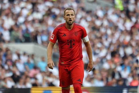 [WATCH] Harry Kane's gesture of respect as he declines to lift trophy as Bayern captain after defeating Tottenham