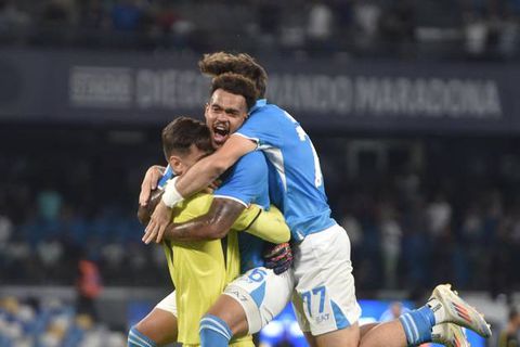 Napoli celebrate beating Modena on penalties | Imago