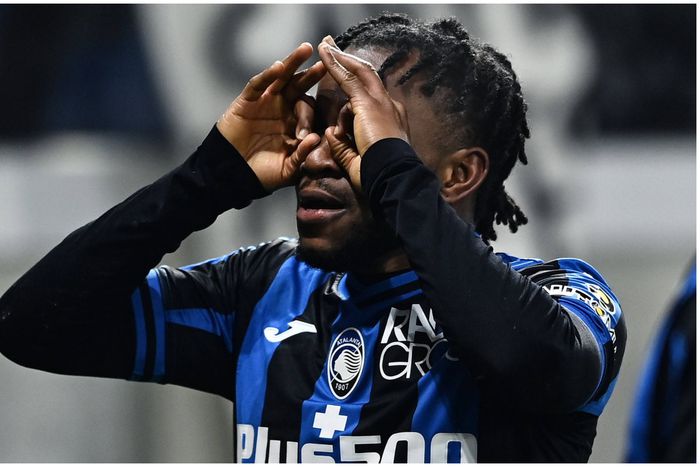 Ademola Lookman celebrates after scoring his 12th goal of the season (IMAGO)