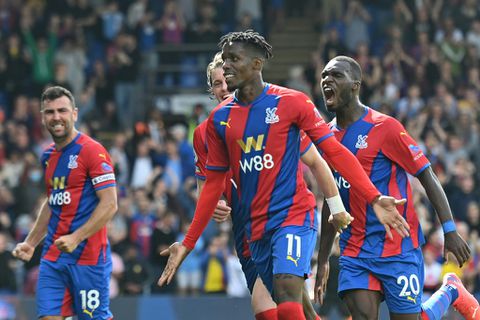 Palace late show ends Spurs' perfect start