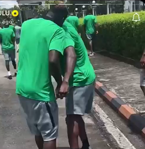 Ahead of the game between Nigeria and Libya, Super Eagles forward Victor Boniface and Taiwo Awoniyi hold hands.