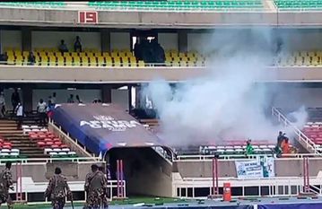 Chaos soil Gor Mahia's clash with Murang’a Seal as police lob teargas to disperse rowdy fans [VIDEO]