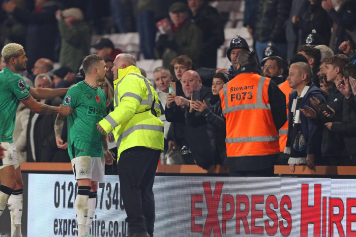 Kieran Trippier confronted fans after Newcastle defeat to Bournemouth || Image credit: Imago