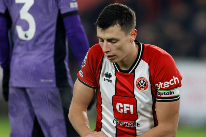 Anel Ahmedhodzic wearing normal armband instead of rainbow laces in Sheffield United vs Liverpool || Image credit: Imago