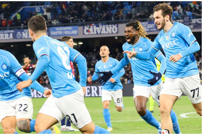 Napoli team celebrating || Credit: Imago