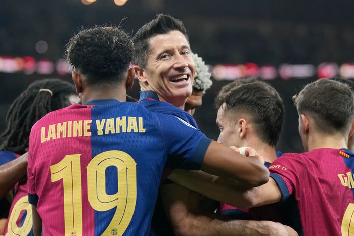 Barcelona stars celebrate victory over Real Madrid | KNWA