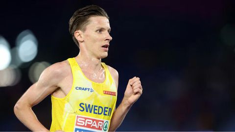 Andreas Almgren breaks European record to take Valencia 10km title after outkicking Vincent Langat