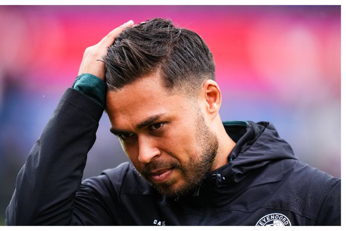 Feyenoord axe coach of Nigerian descent