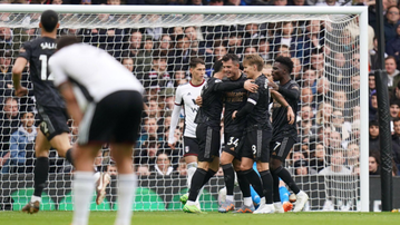 Arsenal stroll past Fulham to maintain 5-point lead