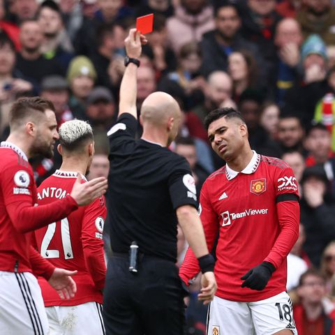 Casemiro sent off as Manchester United drop points again