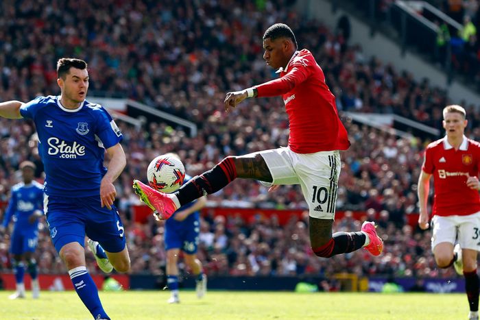 Marcus Rashford of Manchester United in action against Everton.