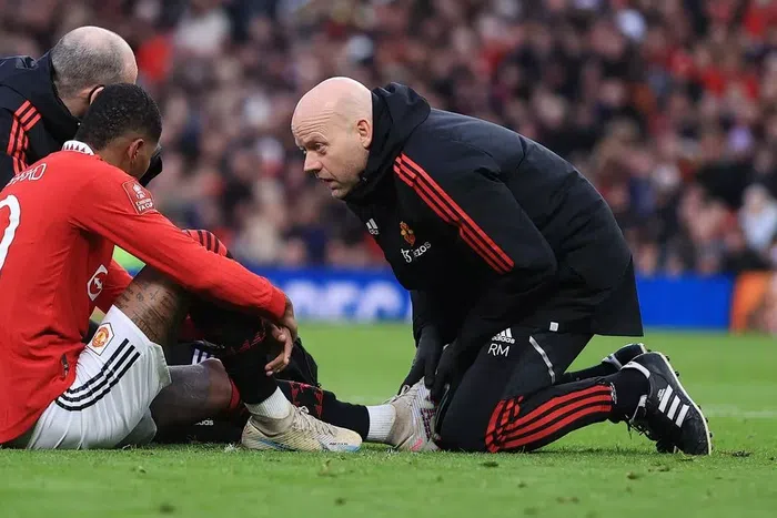 Marcus Rashford injured against Everton