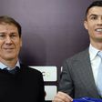 Cristiano Ronaldo (R) with now sacked Al Nassr manager Rudi Garcia
