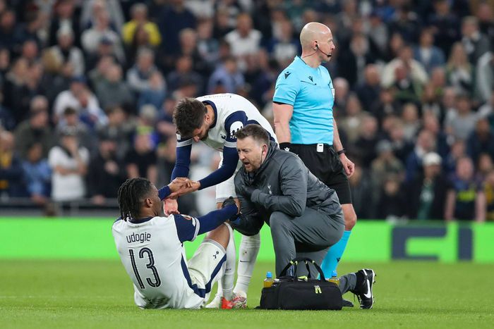 Tottenham Hotspurs are battling a leak outbreak.