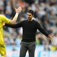 Arsenal coach Mikel Arteta and Goalkeeper Aaron Ramsdale
