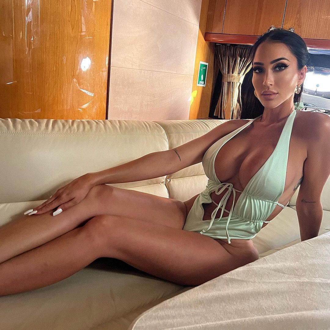 Aurah Ruiz is one of the hottest wives of footballers in the world