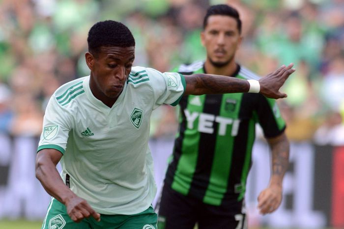 Colorado Rapids midfielder Max Alves Da Silva (8) moves the ball forward during game between the Colorado Rapids and Austin FC on October 9, 2022 at Q2 Stadium in Austin, TX