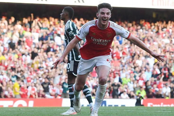 Arsenal keen to keep pressure on Manchester City with Manchester United spanking
