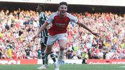 Arsenal keen to keep pressure on Manchester City with Manchester United spanking