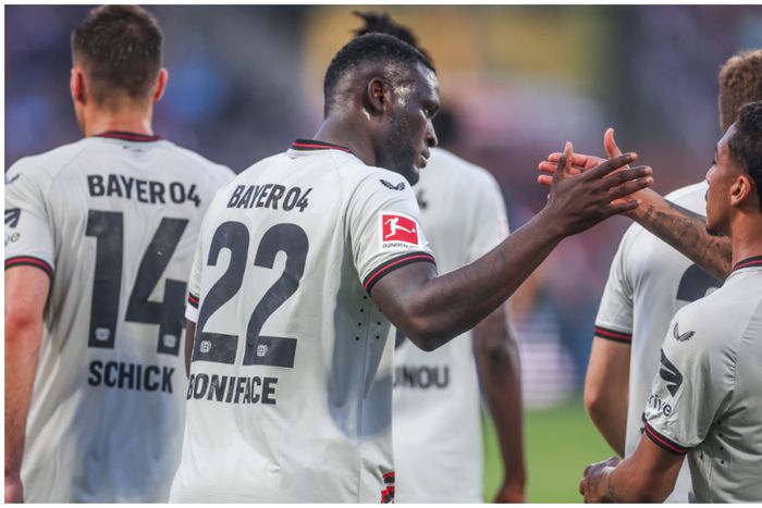 Victor Boniface and Amine Adli celebrate together for Bayer Leverkusen.