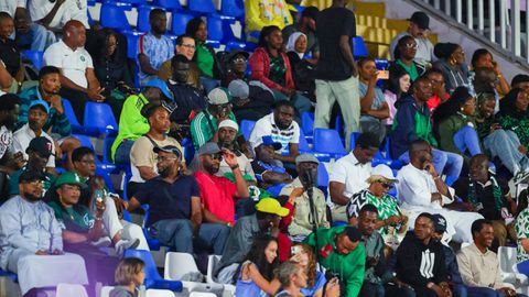 Nigerian star who dumped England gets emotional after 'Oyinbo pepper' song from Nigerians