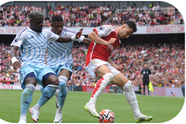 Martinelli beats two Nottingham Forest players with exceptional skill || Imago