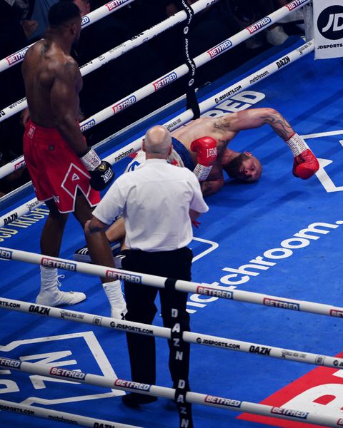 In the seventh round at London's O2 Arena, the former two-time world heavyweight champion stunned his late substitute opponent with a devastating overhand right.