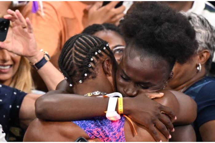 Noah Lyles and Junelle Bromfield in Paris 2024.