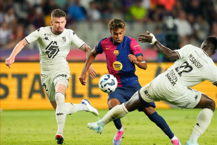 Barca v AS Monaco - Trofeu Joan Gamper Lamine Yamal right wingerof Barcelona and Spain and Mohammed Salisu centre-back of Monaco and Ghana compete for the ball || Image credit: Imago