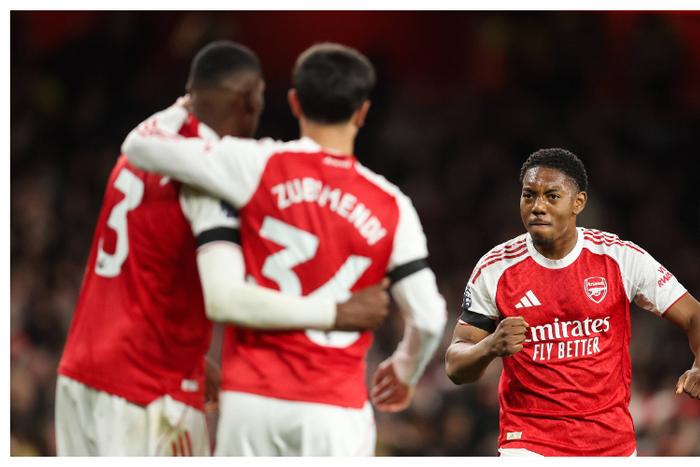 Ferdinand calls on Man United to sign Arsenal star