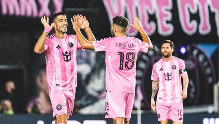 As the MLS comes to a close, Lionel Messi scored 2 goals and assisted 1 as Inter Miami defeated Atlanta United 4-0 at home.