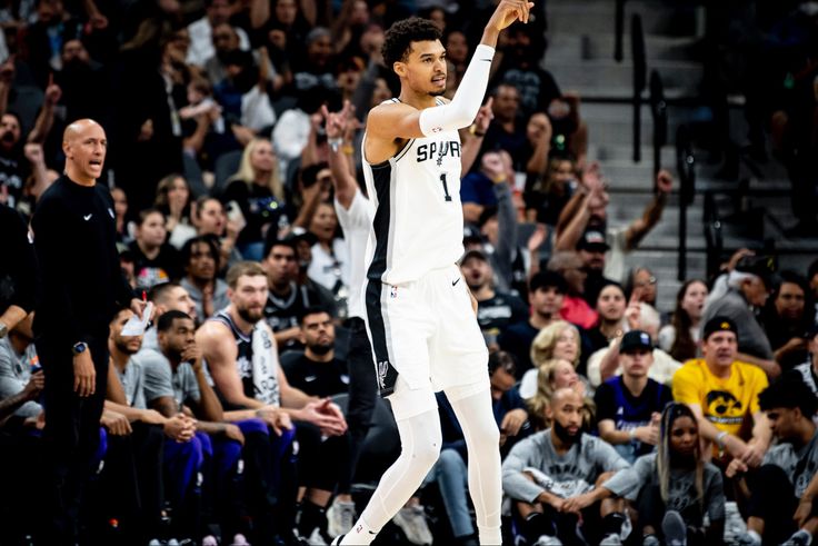 The San Antonio Spurs dismissed the Sacramento Kings thanks to a crazy stat line from Victor Wembanyama.