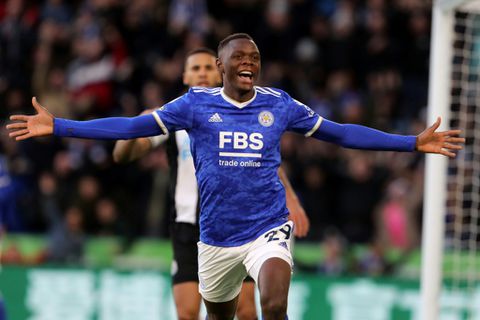 Leicester thrash sorry Newcastle, Palace pile pressure on Benitez