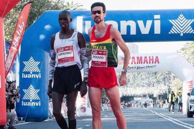 Spanish runner's selfless act of sportsmanship aids Kenyan athlete in Malaga Marathon