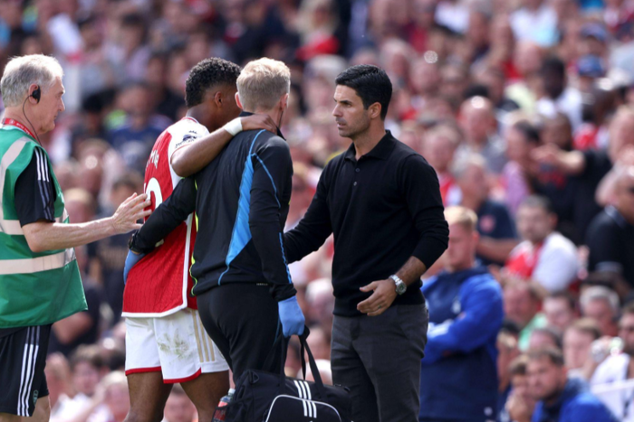 Mikel Arteta (Arsenal head coach) looks at Jurien Timber (A) as he comes off injured at the Arsenal v Nottingham Forest EPL match, at the Emirates Stadium, London, UK on August 12, 2023 || Image credit: Imago