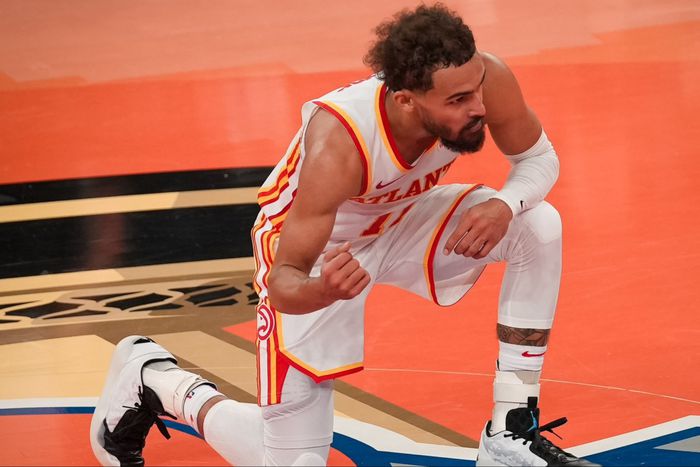 In the NBA, the Atlanta Hawks beat the New York Knicks thanks to a masterclass by Trae Young.