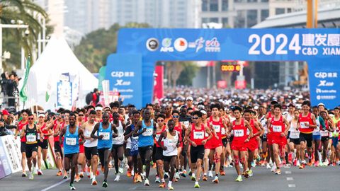 WATCH: Leading Kenyan runner stops and waits for competitors at Xiamen Marathon