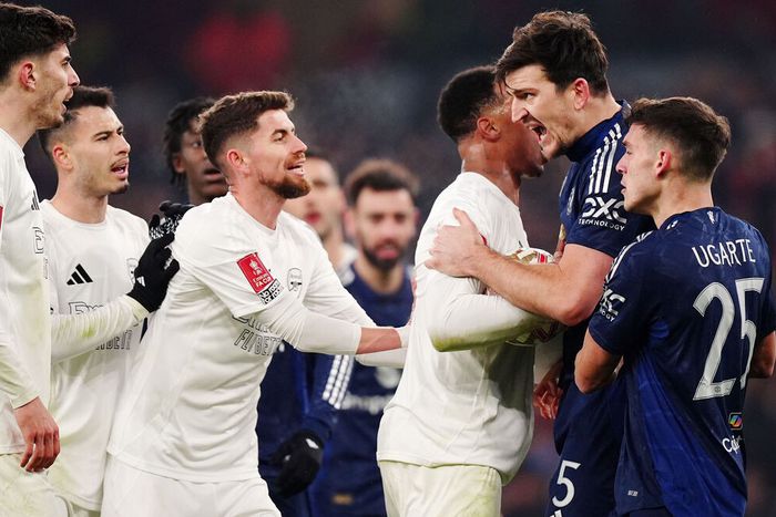 Manchester United and Arsenal players involved in a melee in the FA Cup | TheScore