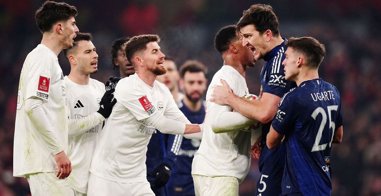 Manchester United and Arsenal players involved in a melee in the FA Cup | TheScore