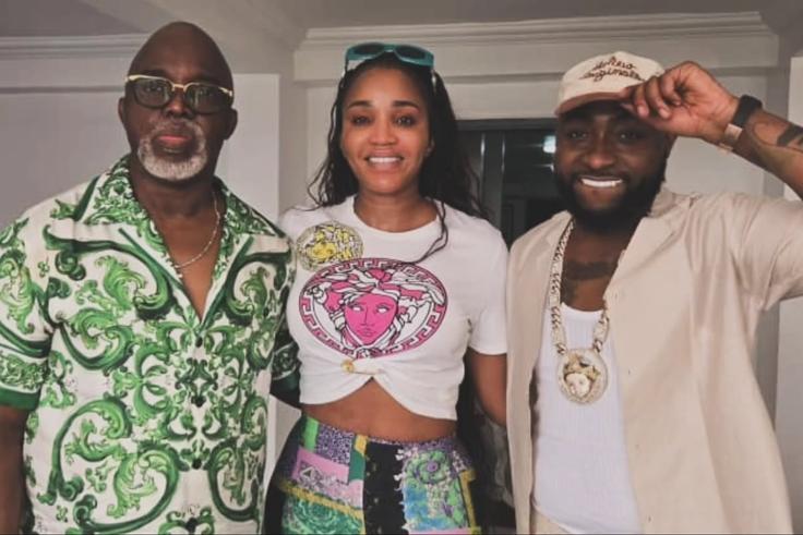Former NFF President Amaju Pinnick and Afrobeats star  Davido reconcile to bury 2 billion suit in Ilashe.