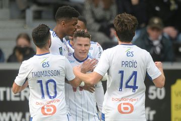 Marseille grab late win as French race for second heats up