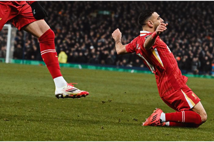 Liverpool and Premier League legend Mohamed Salah celebrates at Everton.