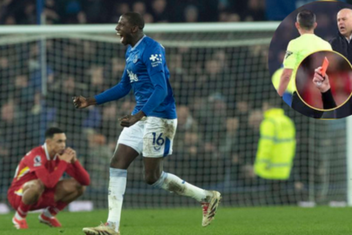 Liverpool vs Everton. Arne Slot red card. Curtis Jones red card. Liverpool vs Everton red cards. Michael Oliver. Michael Oliver red card. Virgil Van Dijk