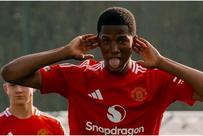 Man United's Chido-Obi Martin celebrates for the Red Devils.